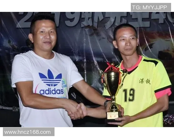 特别友好勤俭的足球明星如何在绿茵场上展现人性光辉与团队精神